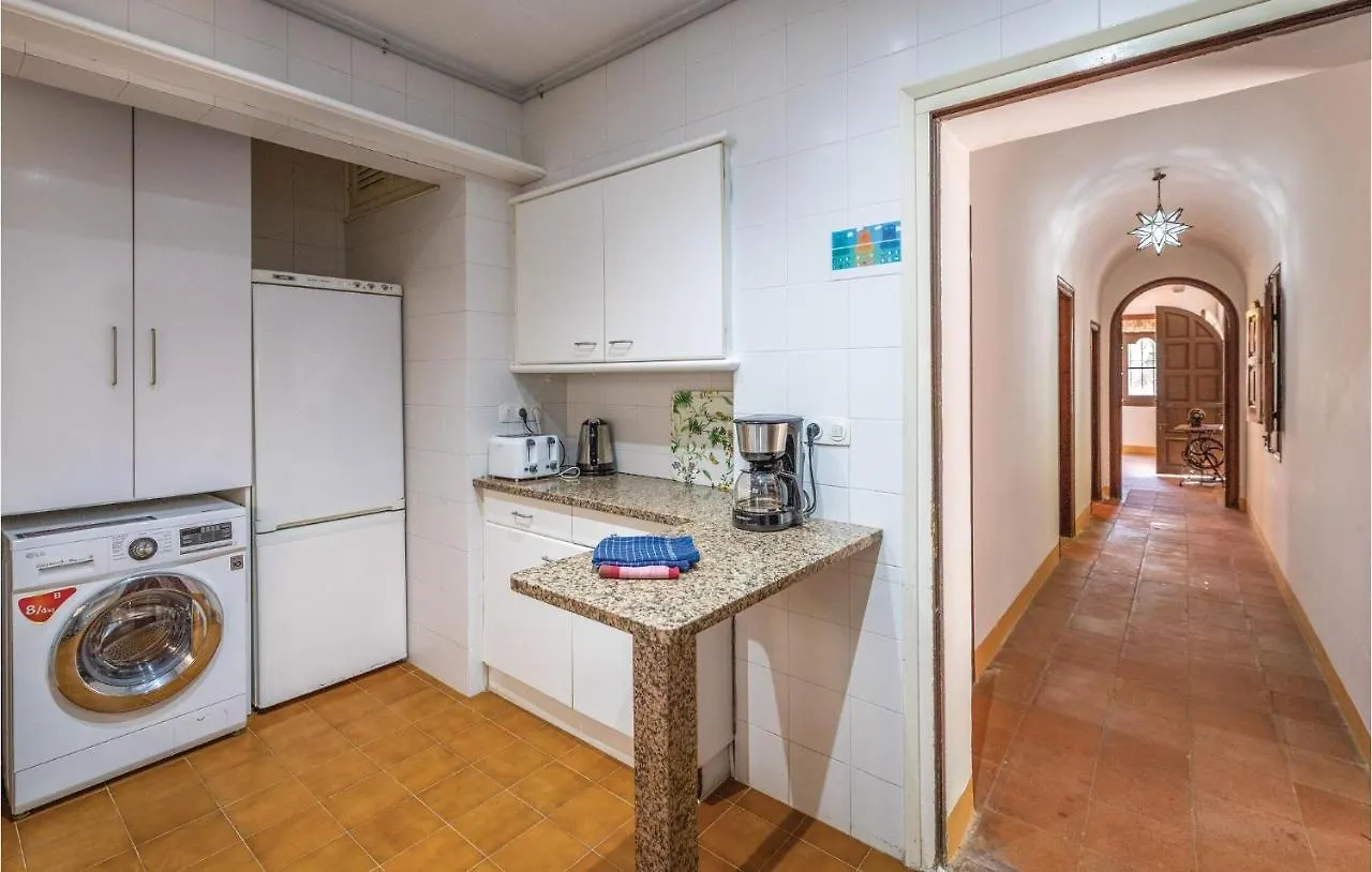 5 Bedroom Beautiful Home In 滨海托萨